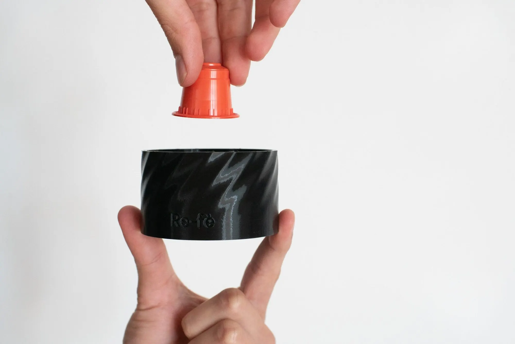 Re-fè TWIST nero lucido rPET, formato Nespresso