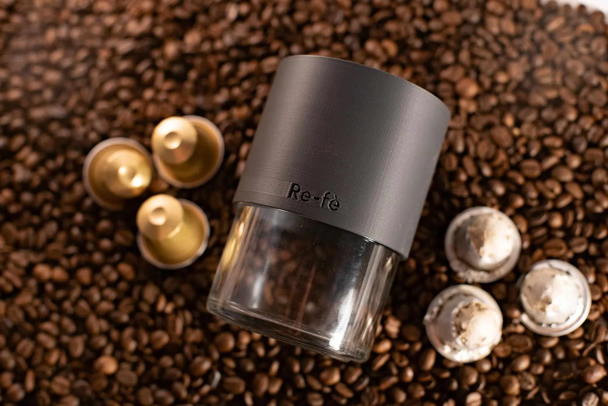 Re-fè Original tra chicchi di caffè e capsule