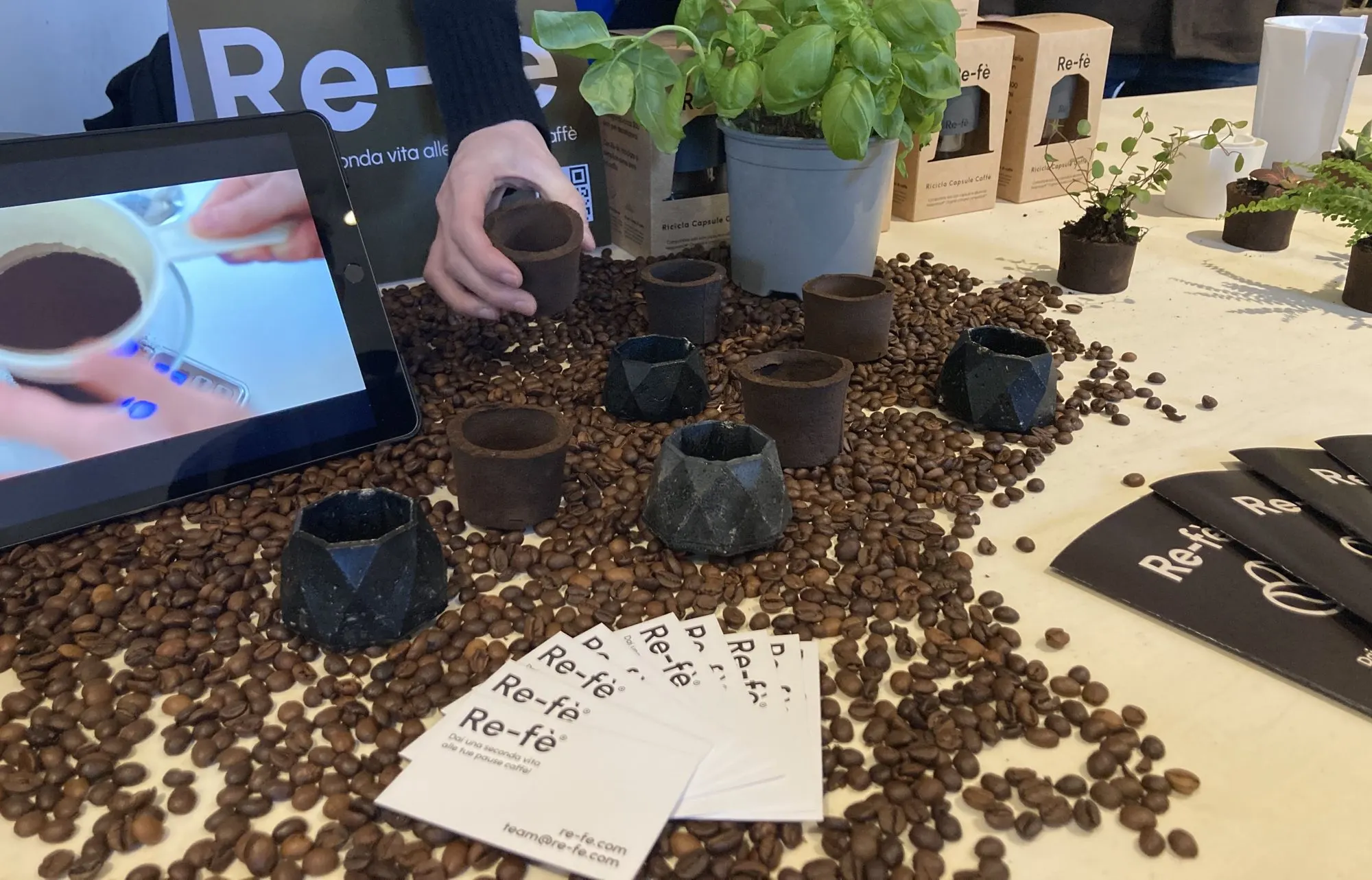 Prodotti personalizzati realizzati con i fondi di caffè